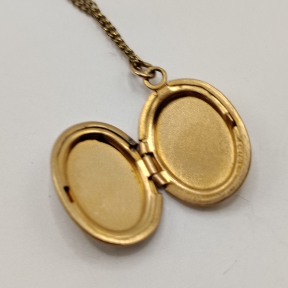 Vintage Etched Gold Filled Locket Pendant Necklace - Picture 2 of 8